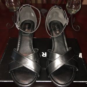 torrid crisscross mini wedges size 10